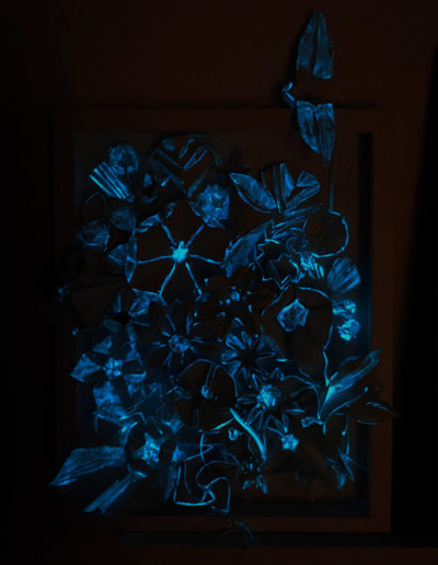 kunstreiche Blütenmeer Papierarbeit mit Nachtleuchtfarbe