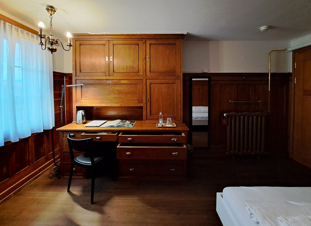 Artist Residency im Kloster Dornach. Willkommen im Zimmer "Aus Atmen"