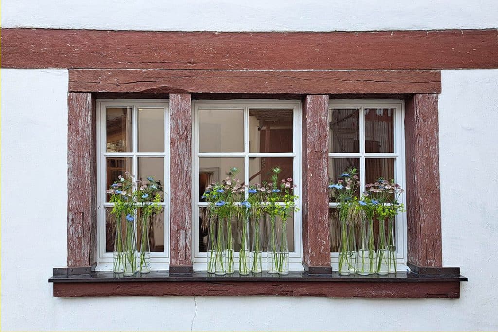 Kartause Ittingen: Impressionen aus der Gärtnerei (alter Tisch mit Gräsern)