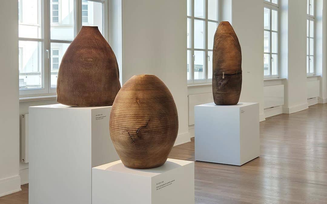 Zärtliche Kraft – die faszinierenden Holzobjekte von Ernst Gamperl